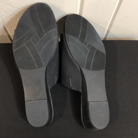 Array Black Low Heel - Picture 5 of 12